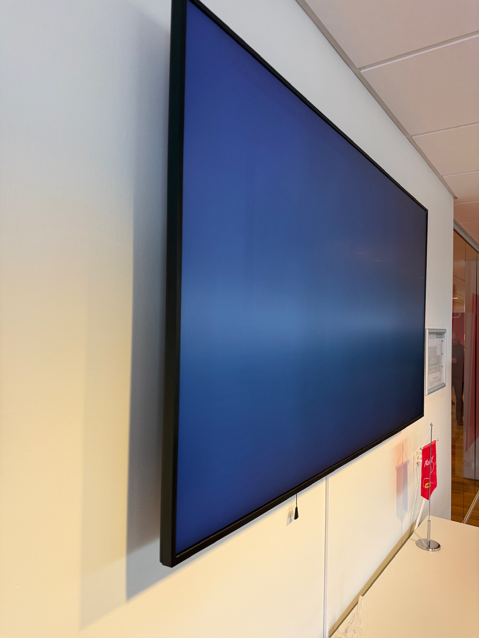 SELT / SOLD Samsung upplýsingaskjár með veggfestingu, 65'', 4K LED, 24/7 3