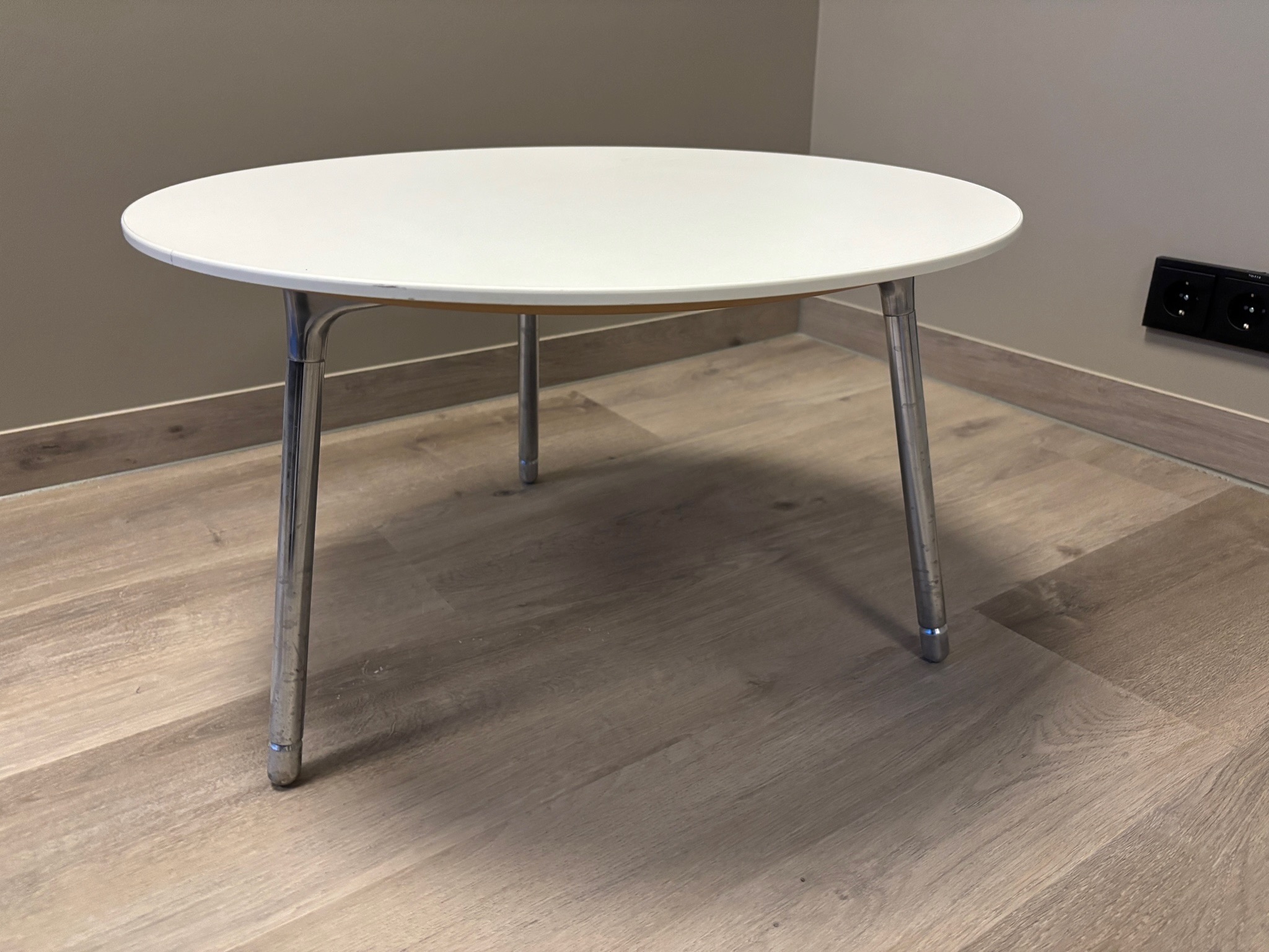 SELT / SOLD Hringborð hvítt Ø60 x H36 sm. 3
