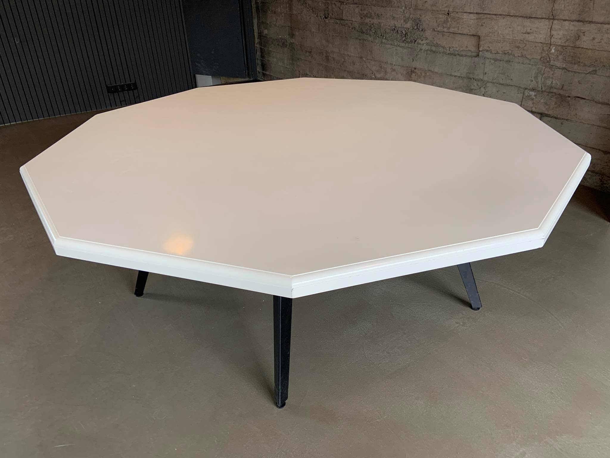 SELT / SOLD Fundarborð - sérsmíði - sprautulakkað 5