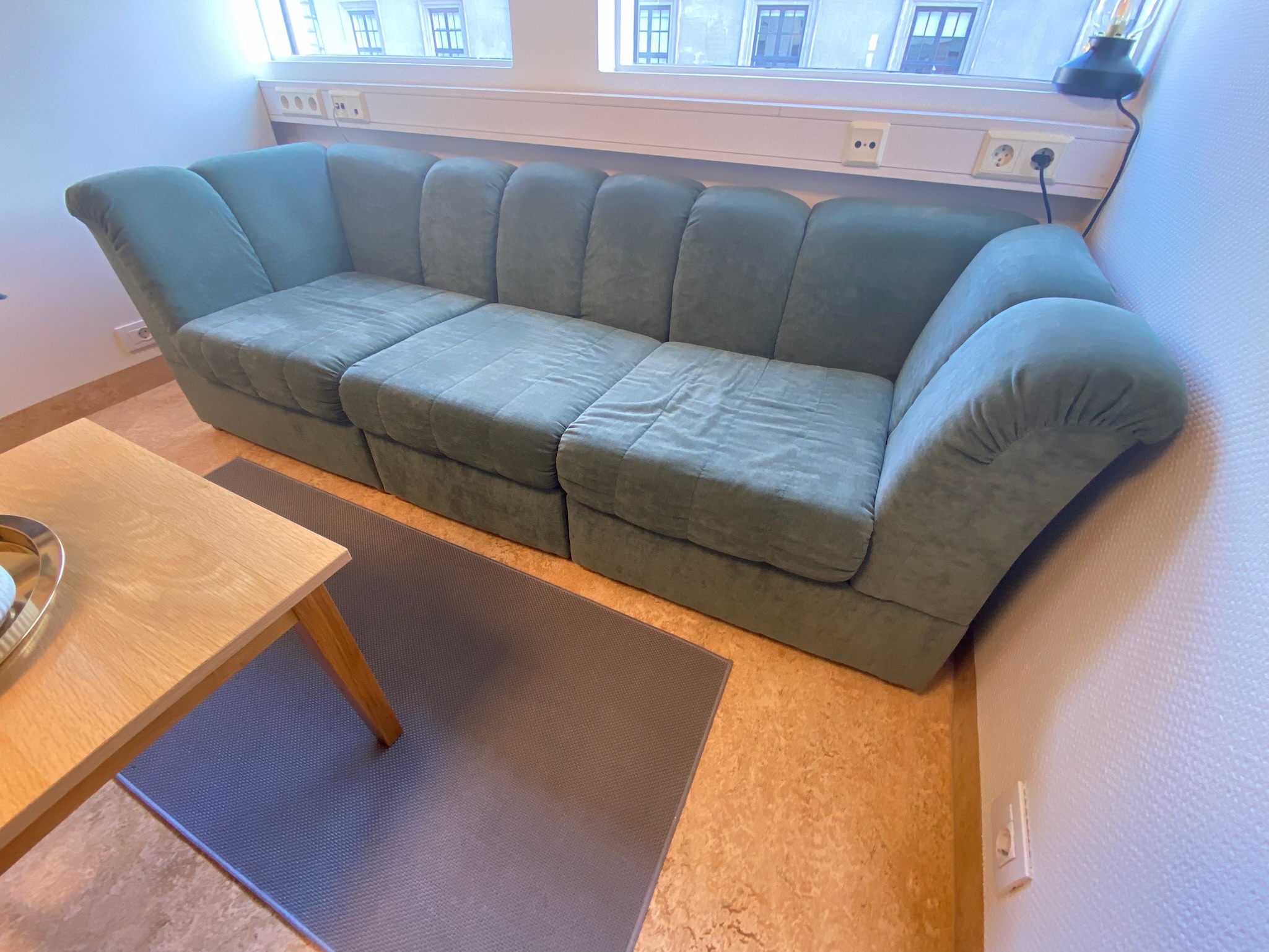 SELT / SOLD Grænn velvet sófi 2