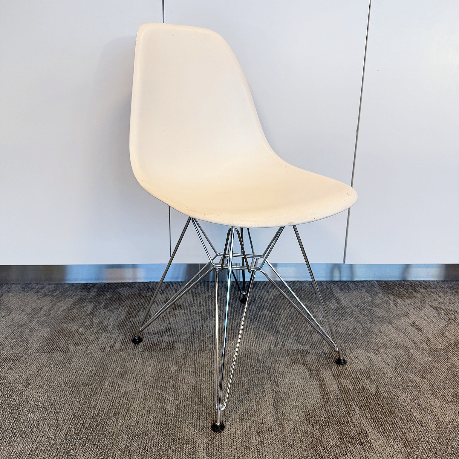 SELT / SOLD Vitra borðstofustóll frá Pennanum
