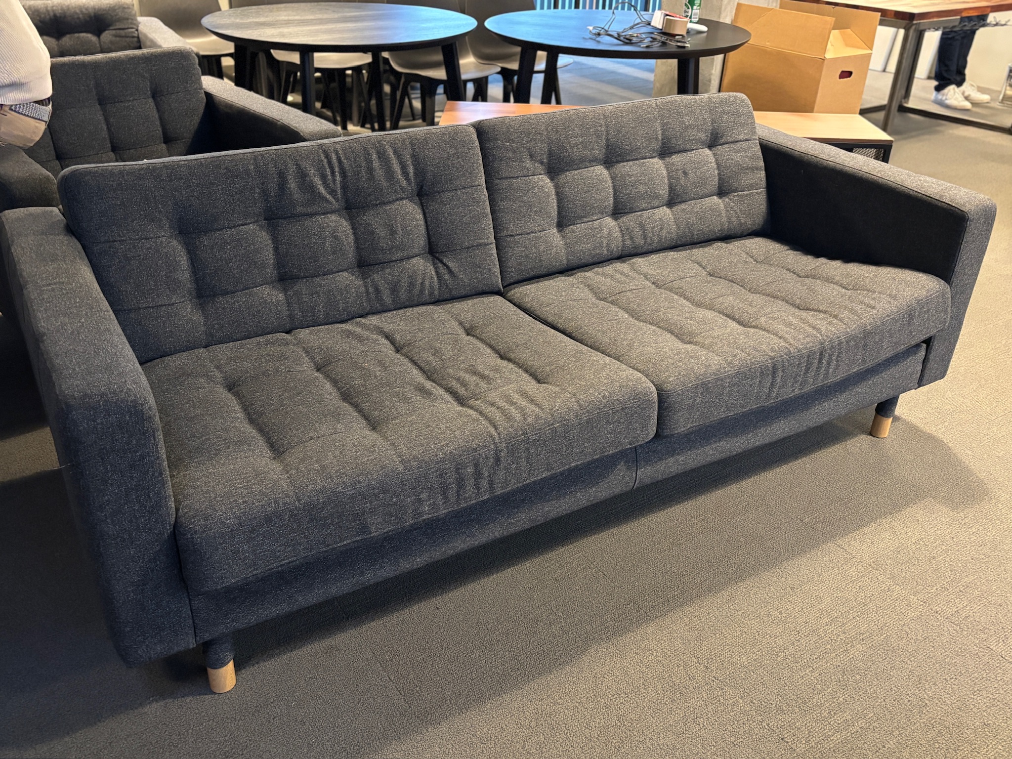 SELT / SOLD IKEA sófasett ásamt skemil, 2+1+1 2