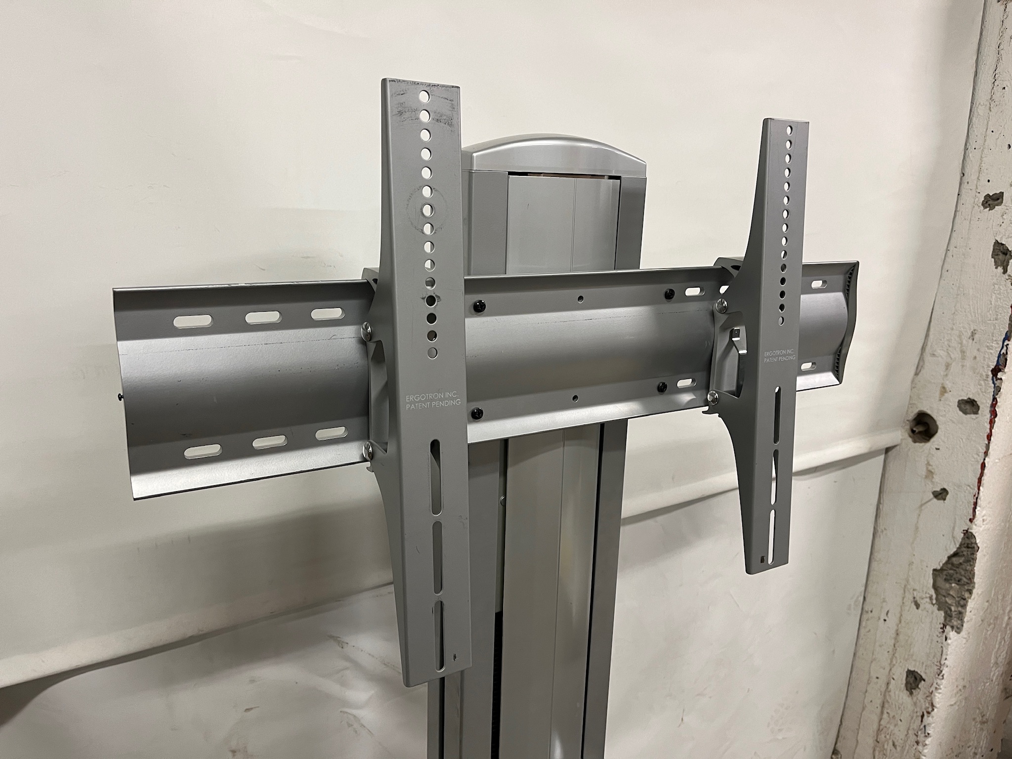 SELT / SOLD Ergotron sjónvarpsstandur 3