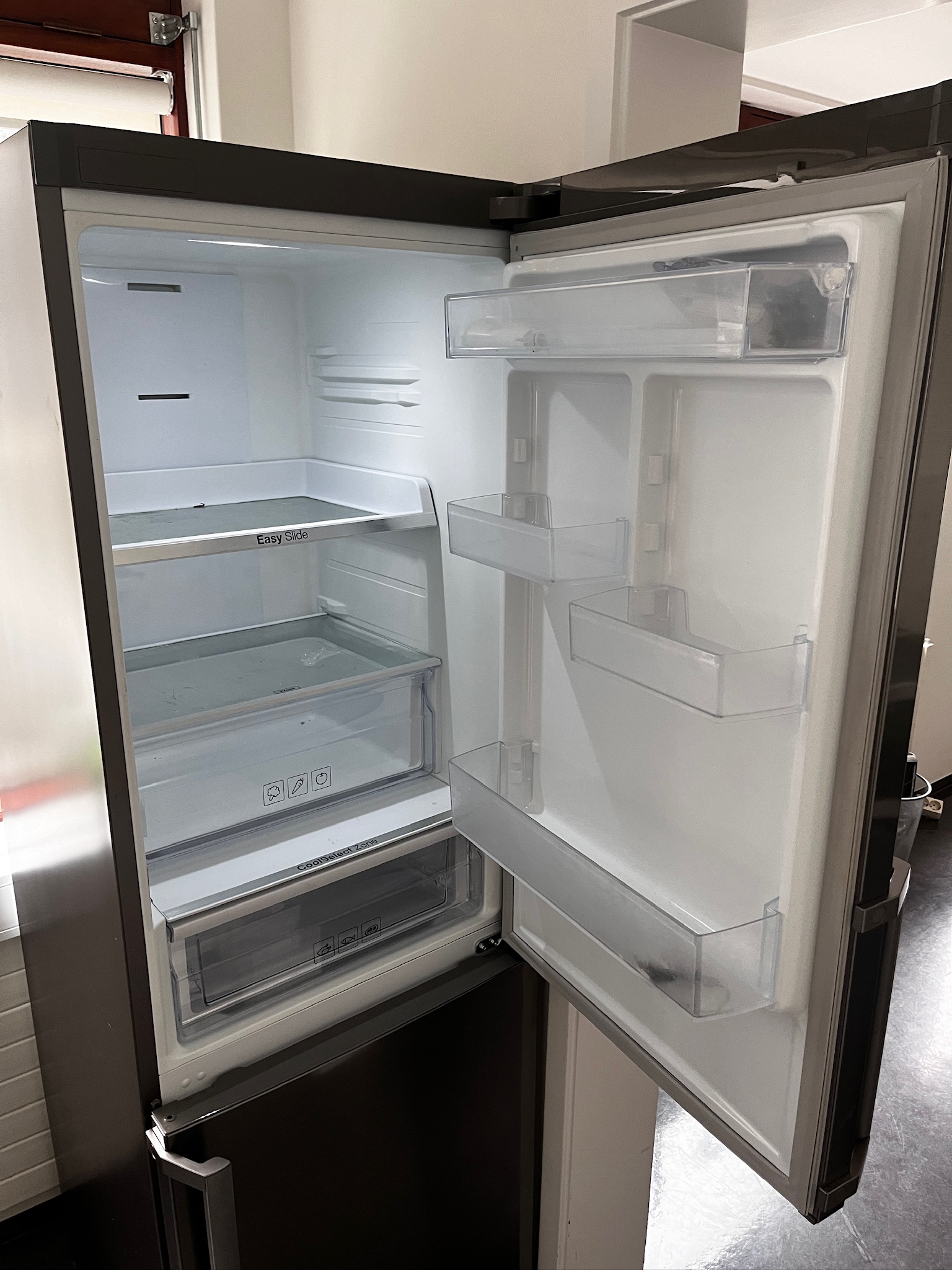 SELT / SOLD Samsung ísskápur með frysti, H185sm. 2