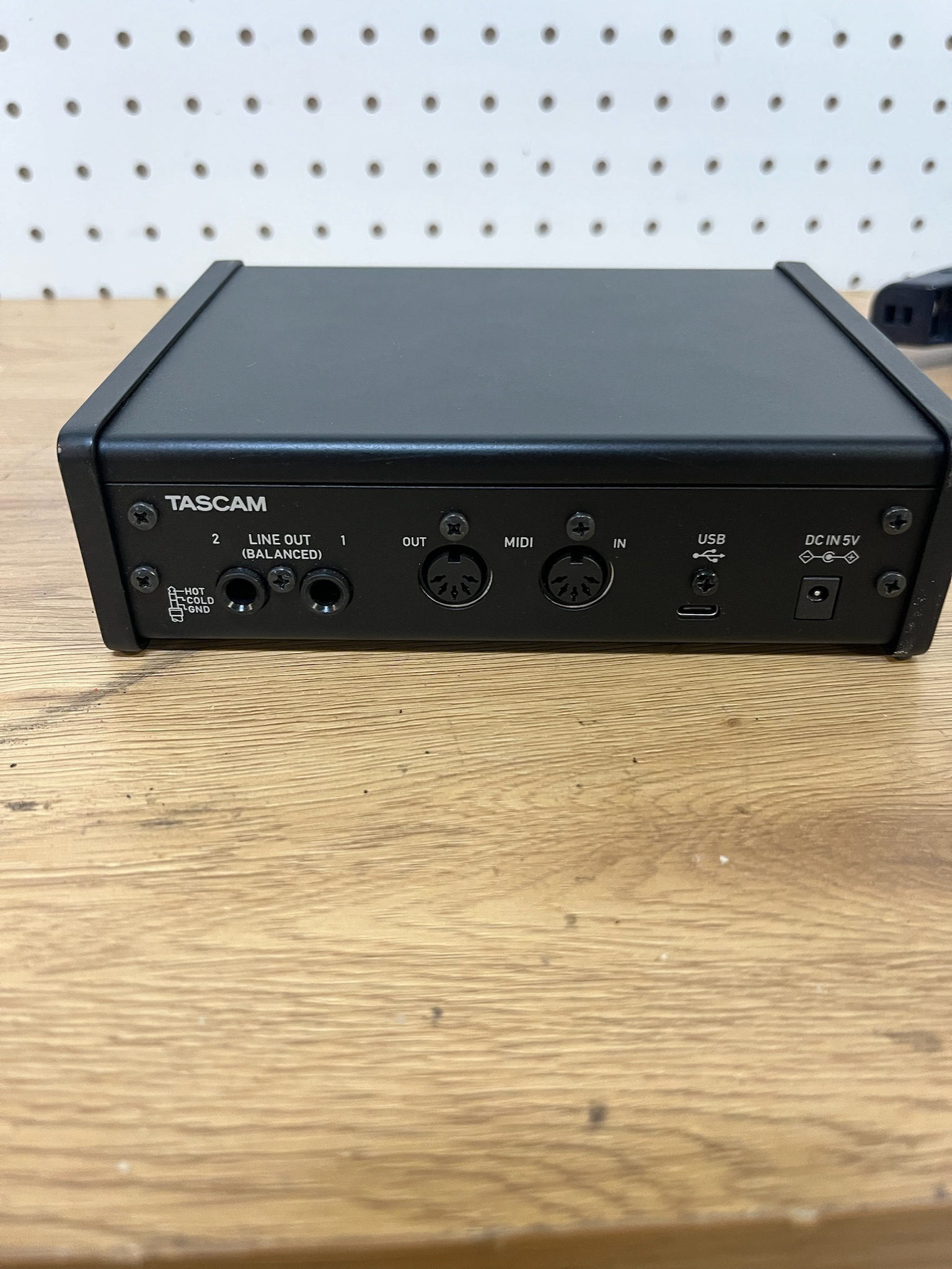 SELT / SOLD Tascam US-2x2HR hljóðkort - Play 3