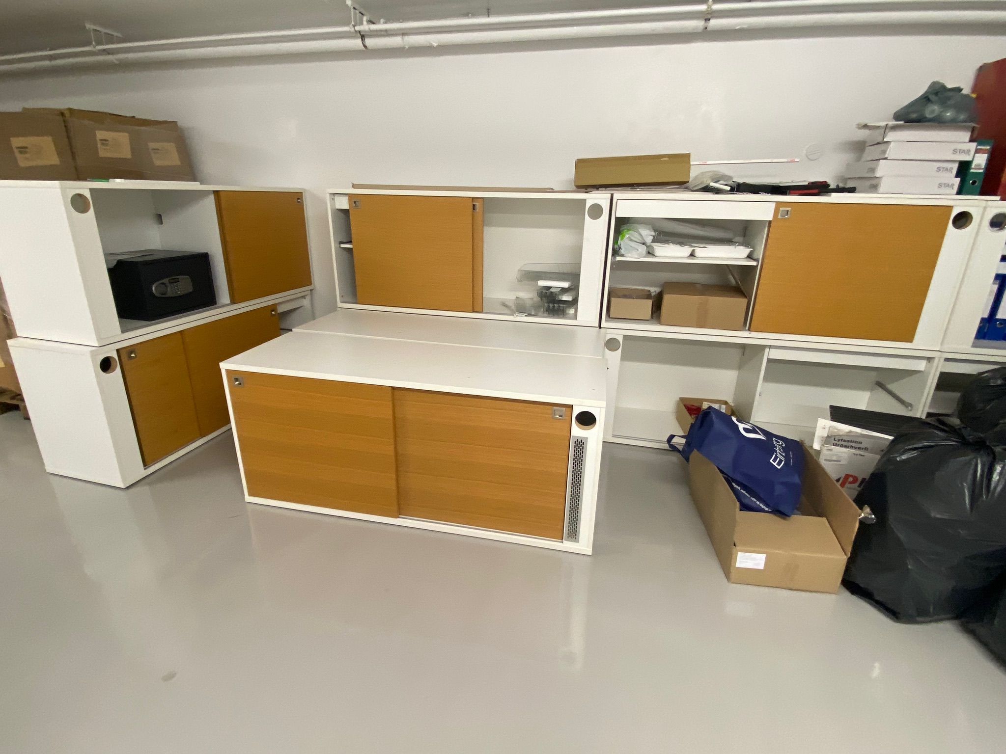 SELT / SOLD Skrifstofuskápar 8