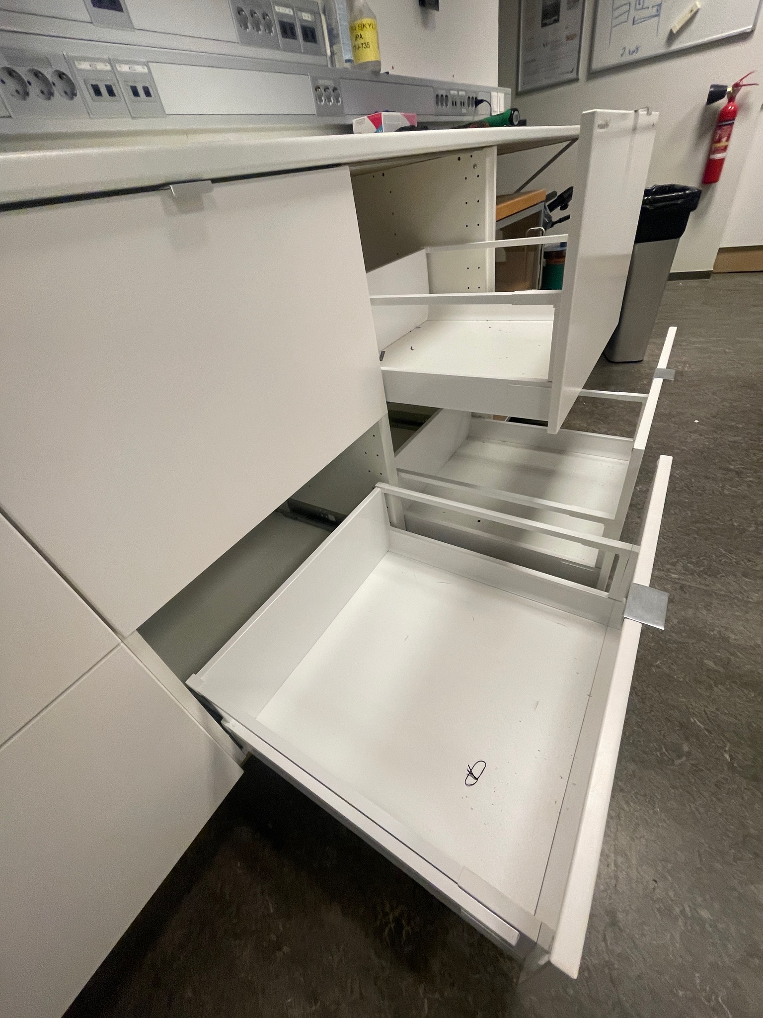 SELT / SOLD - Skápainnrétting , H~240 x B590 x D63 sm. RX-X 8