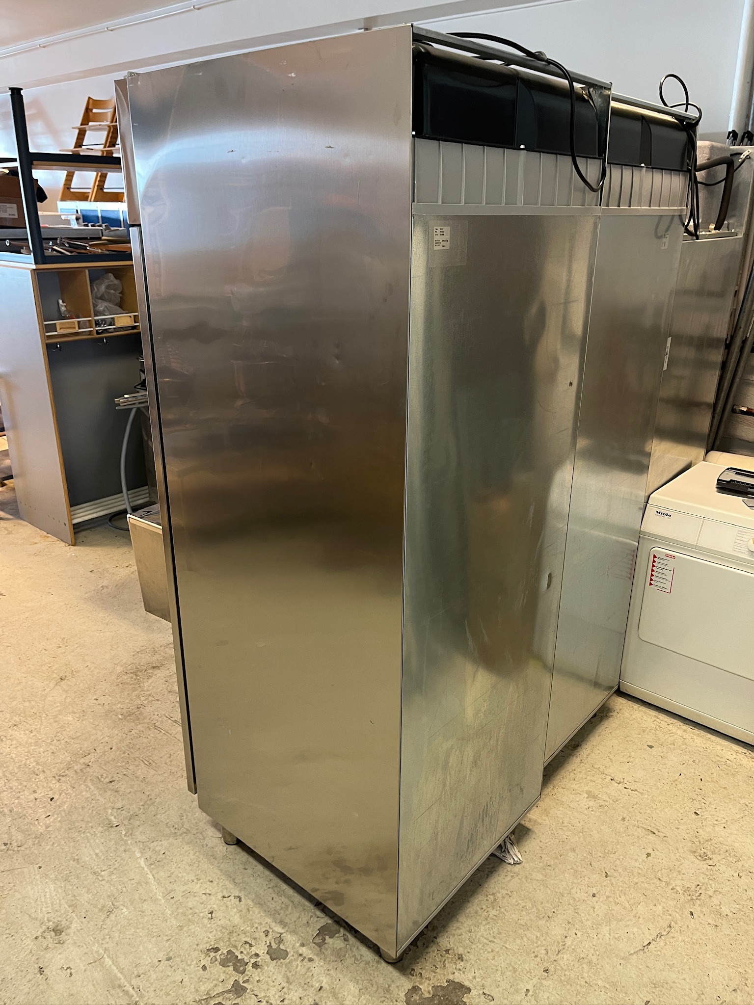 SELT / SOLD Zanussi frystiskápur, 670L, H206 x D83 x B71 sm. 5