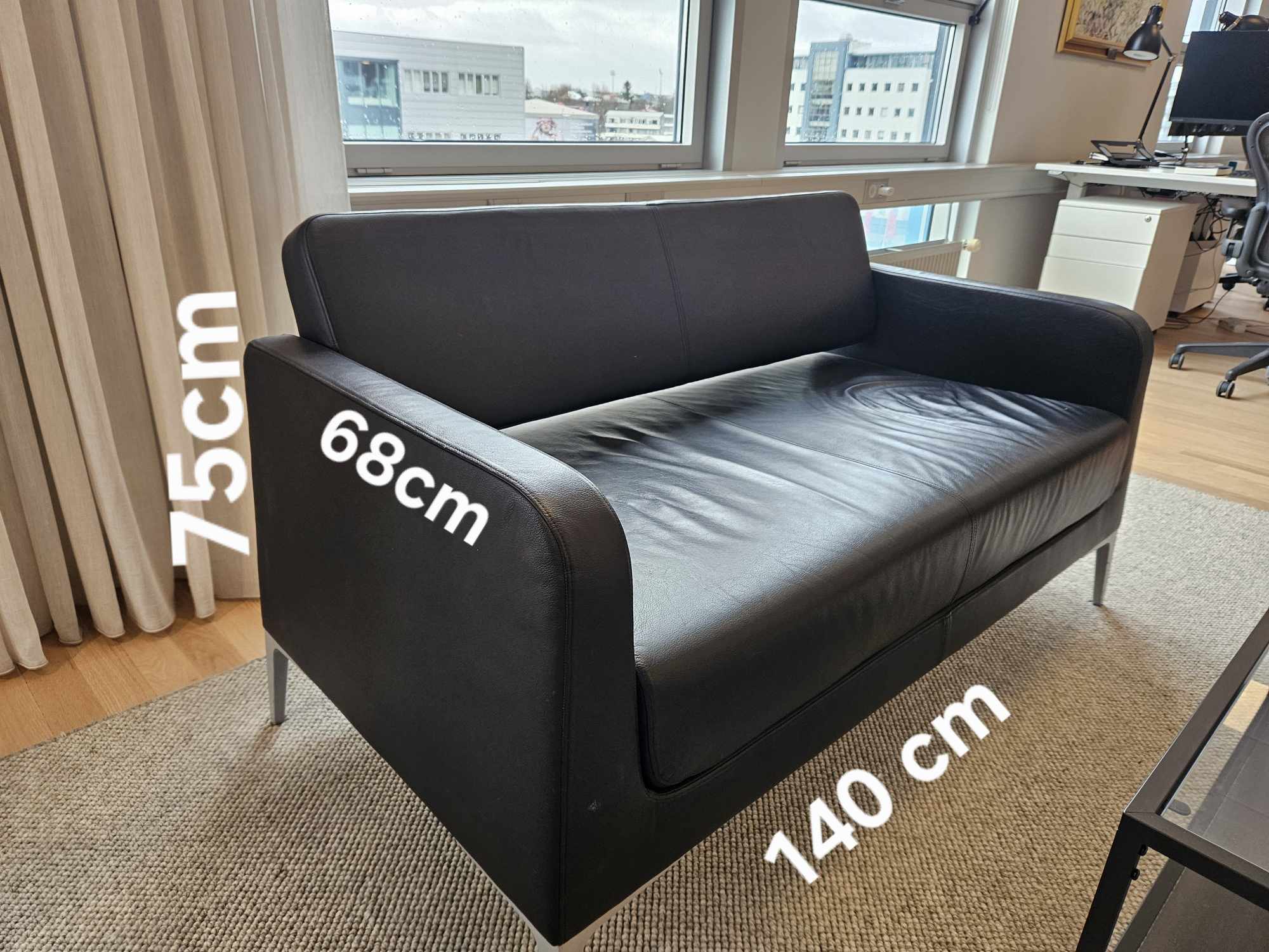 SELT / SOLD - Segis - flottur ítalskur 2ja manna leðursófi L140 x Dýpt 68 sm. 2