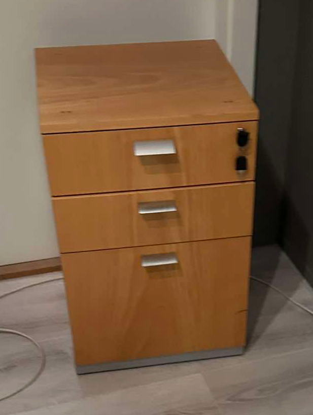 SELT / SOLD Skrifstofukálfar frá Pennanum, H69x D42 x B42 sm. ( 3 stk.) 2