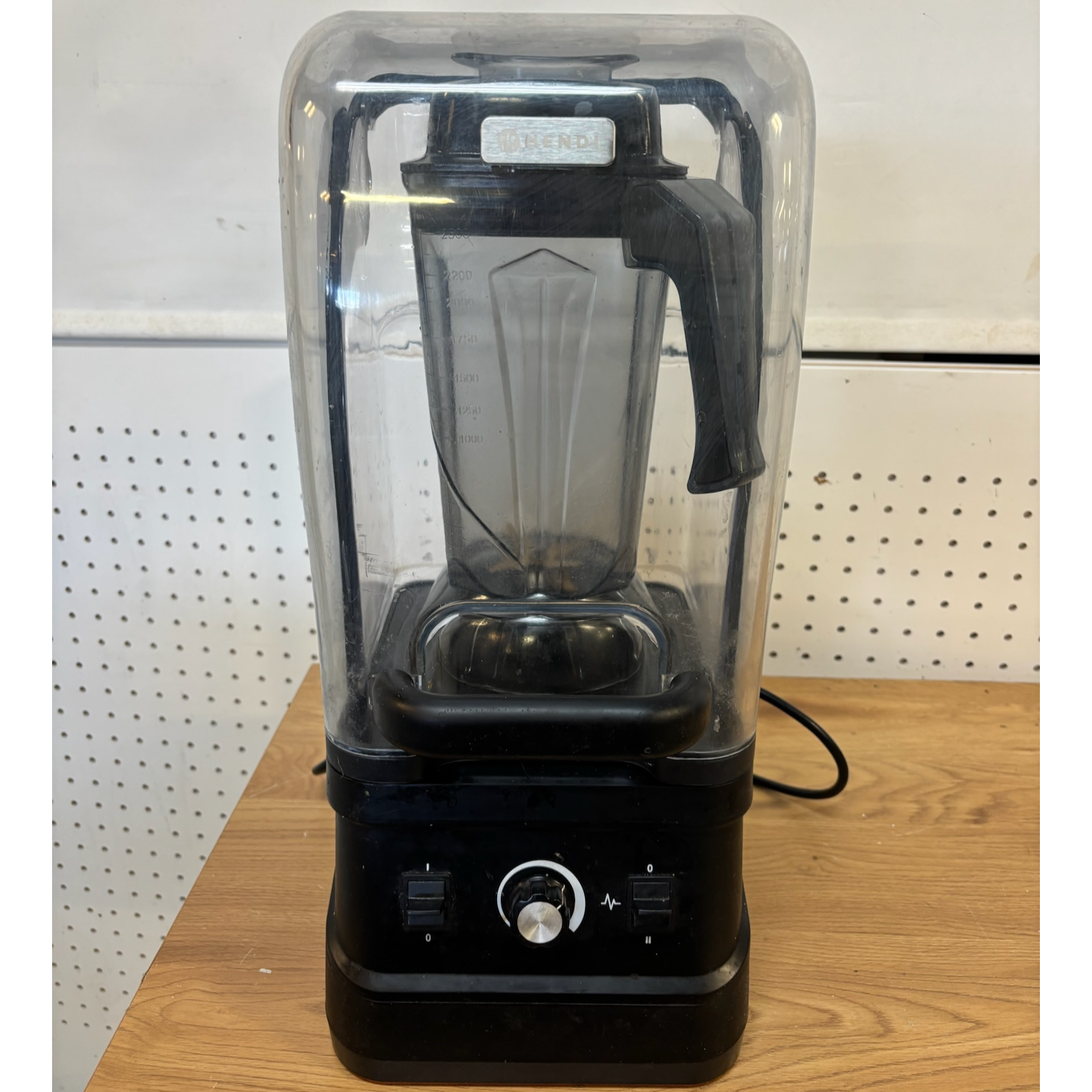 SELT / SOLD Hendi blandari með hljóðhlíf frá BVT