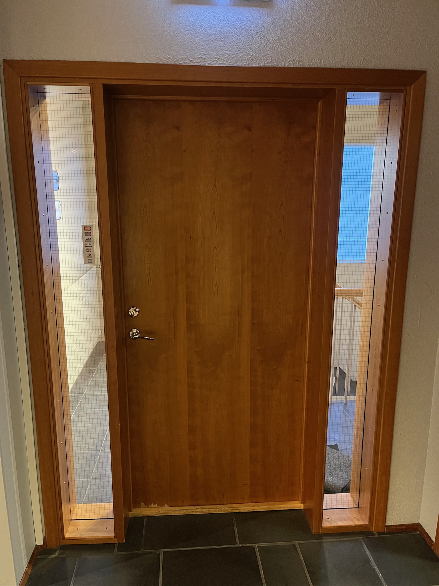 SELT / SOLD - Hurð með pumpu 3