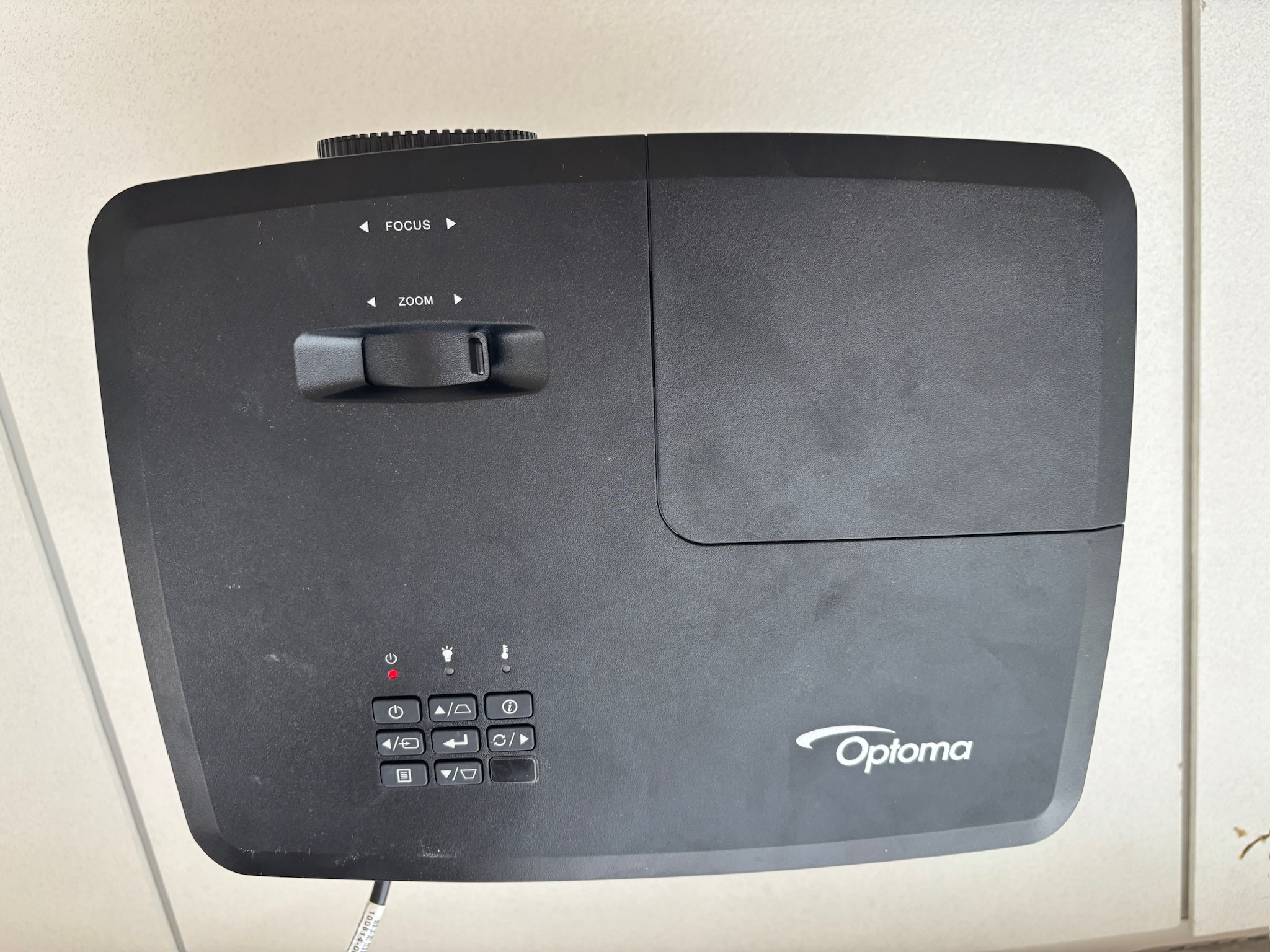 SELT / SOLD Optoma skjávarpi með loftfestingu 3