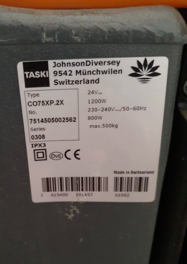 Endurnýtt/selt-Taski Swingo skúringavél 6