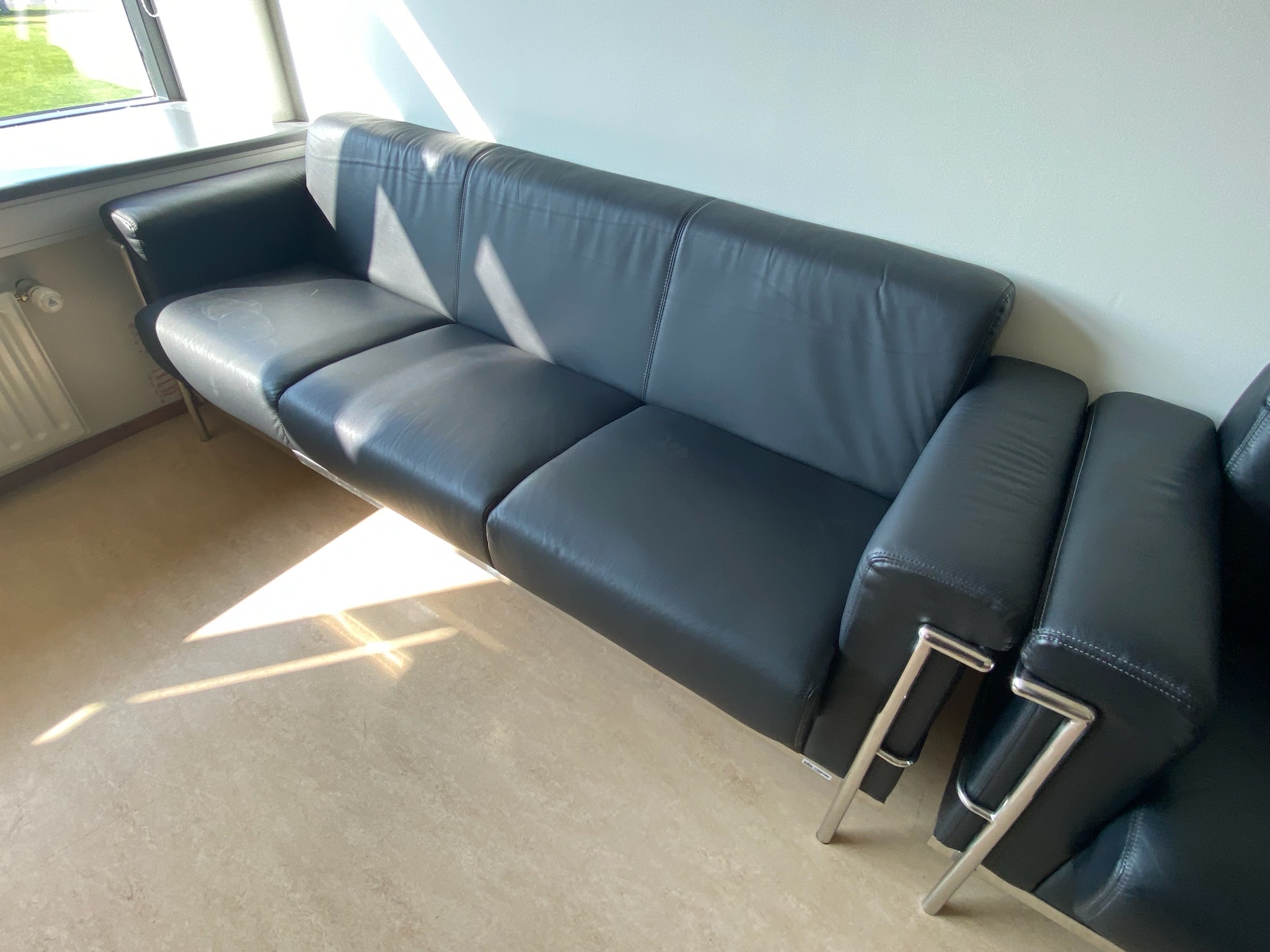 SELT SOLD Vandaður leðursófi - B205 x D65 sm. (2 stk.) - Alþingi