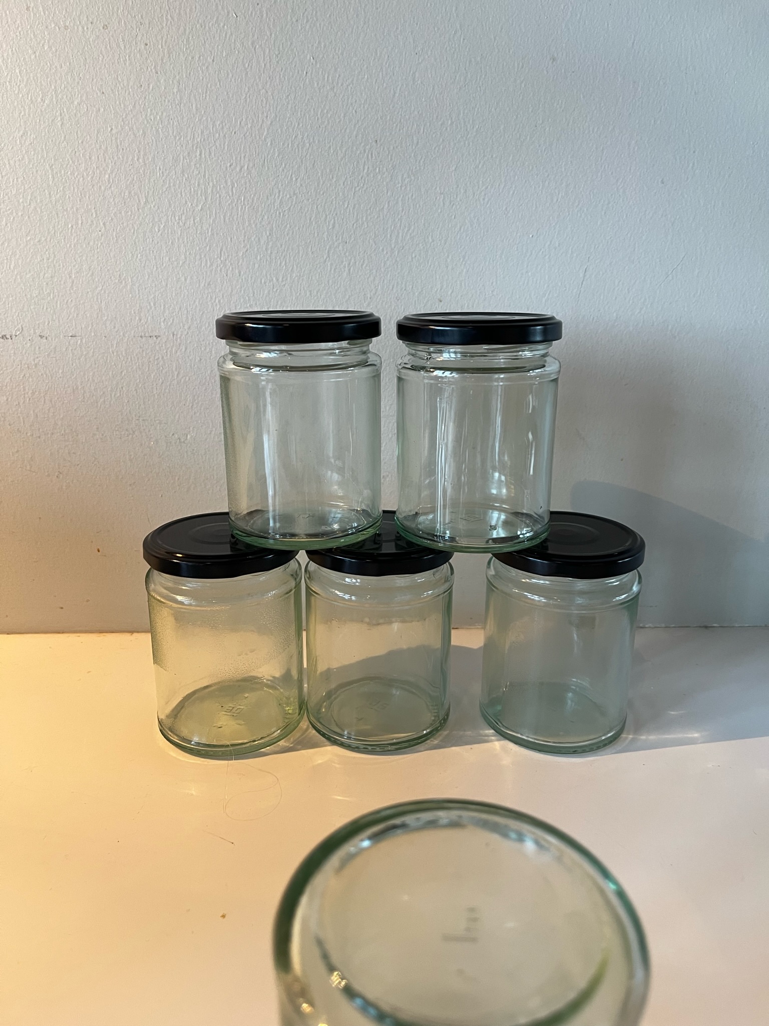 SELT / SOLD - Krukkur með svörtu loki - 300 ml. 6