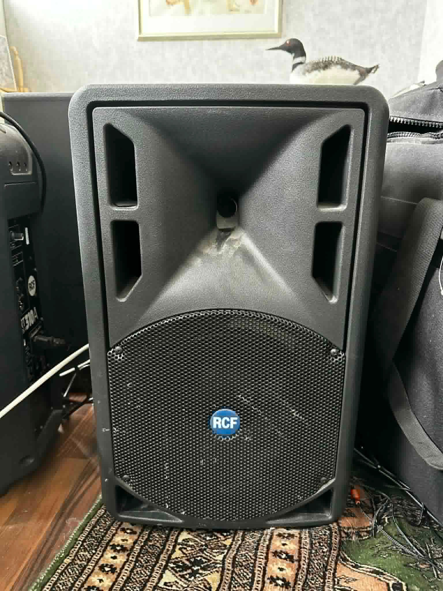 RCF hljóðkerfi, 2 hátalarar, bassabox og mixer 2