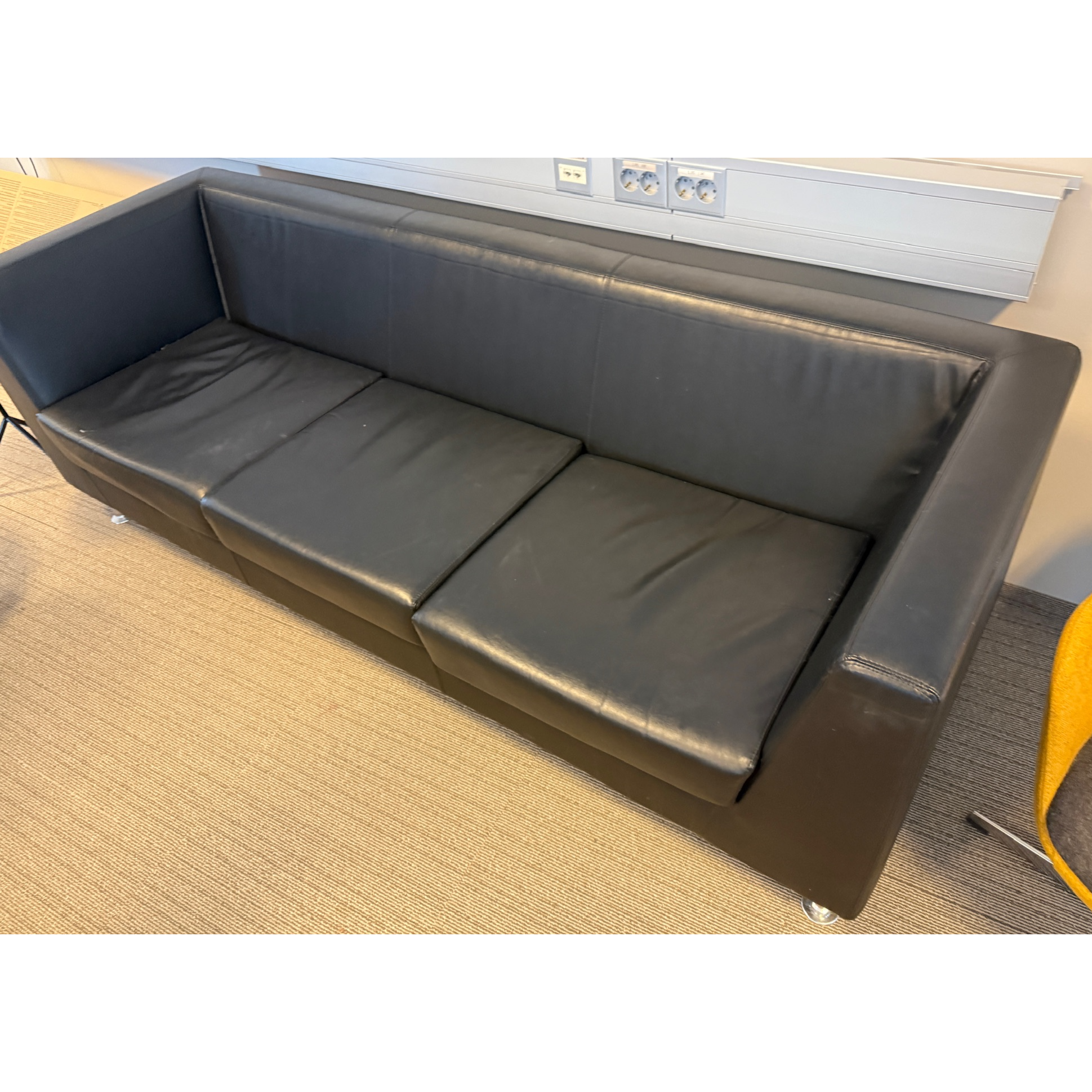 SELT / SOLD Aresline leðursófi, B220xD89sm. 2