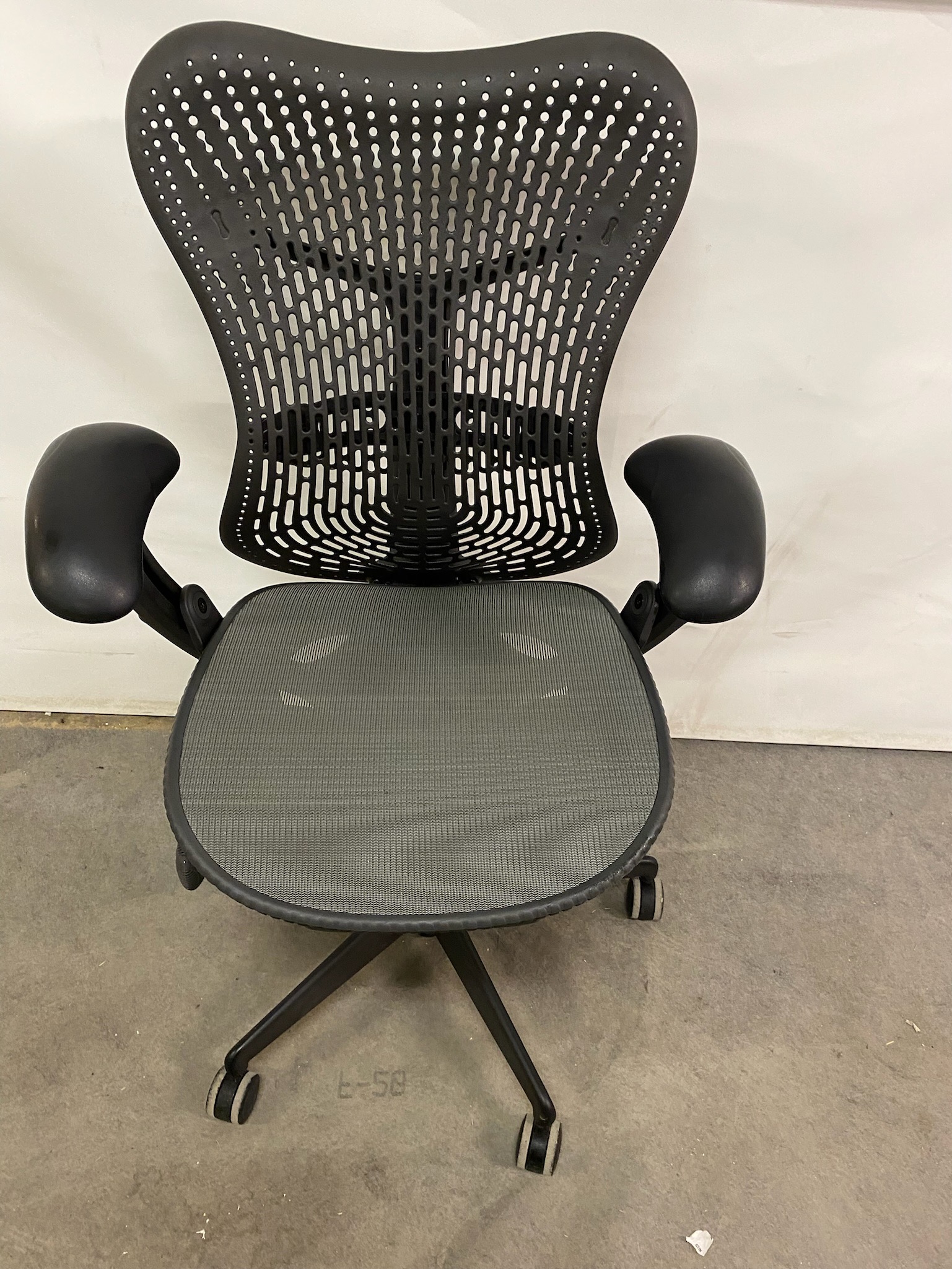 SELT / SOLD Herman Miller Mirra 5