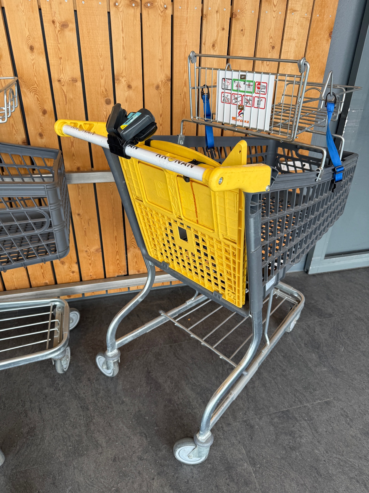 SELT / SOLD Verslunarkerra með barnasæti (Marsanz, 50 L) 2