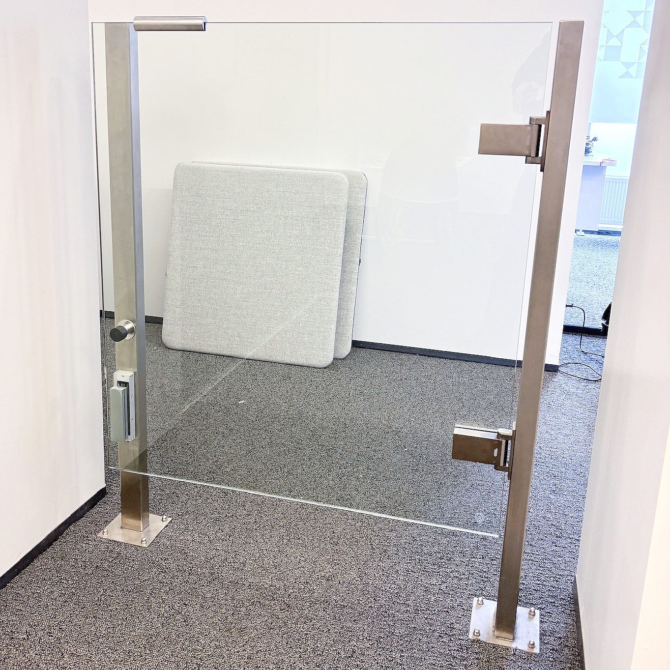 SELT / SOLD Glerhlið m.segullæsingu B95xH121sm. (2 stk)