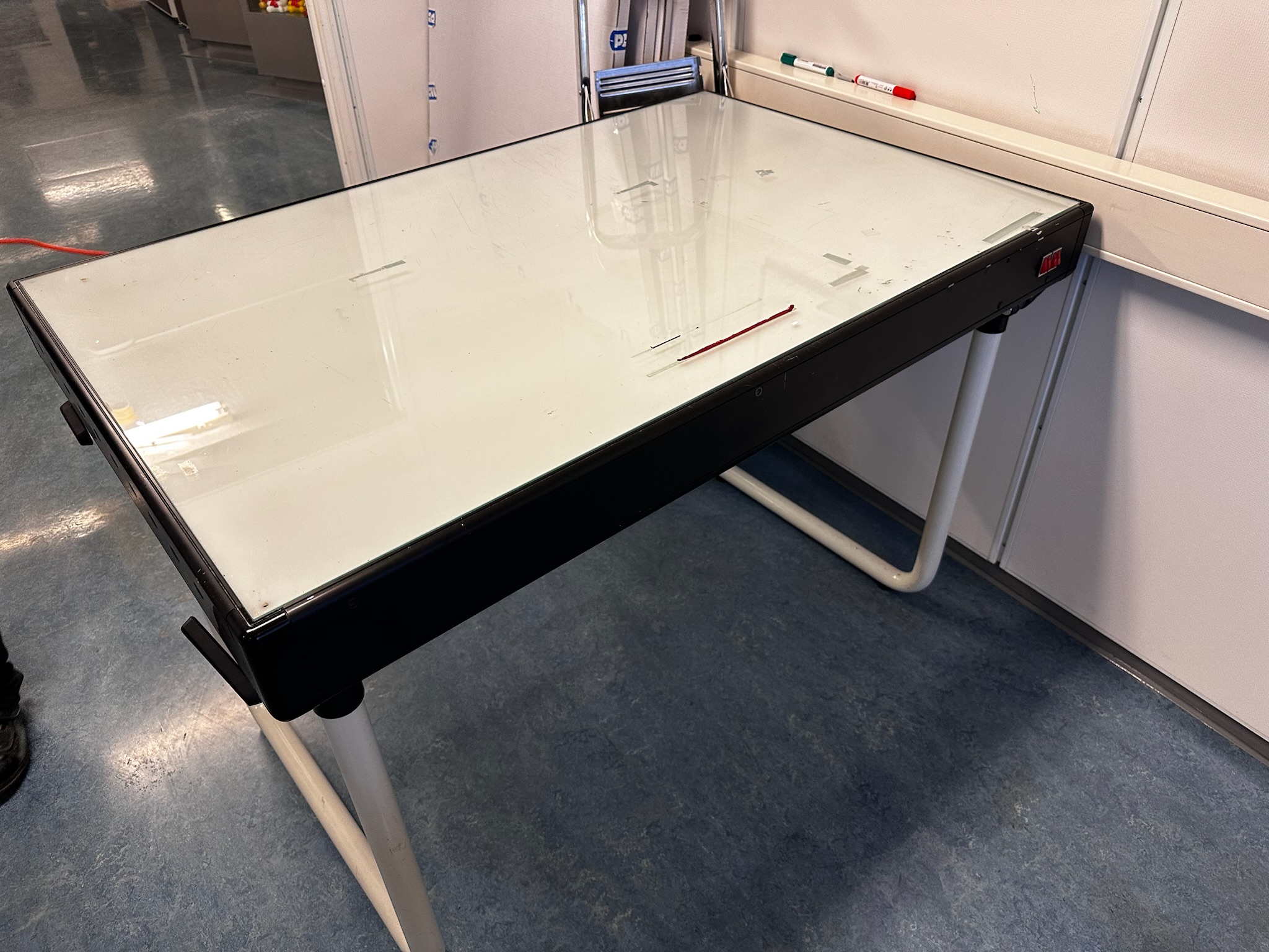 SELT / SOLD Nanny architetto ljósaborð / teikningaborð, B131 x D85 x H87 sm.