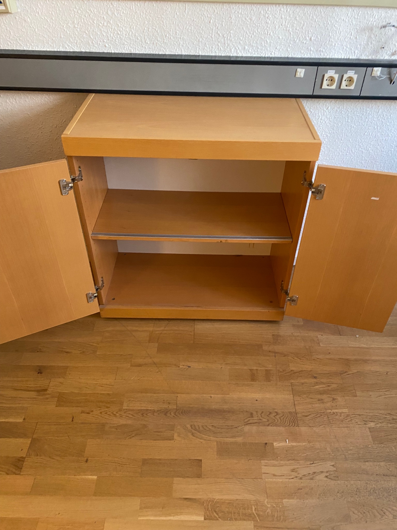 SELT / SOLD Skrifstofuskápur 4