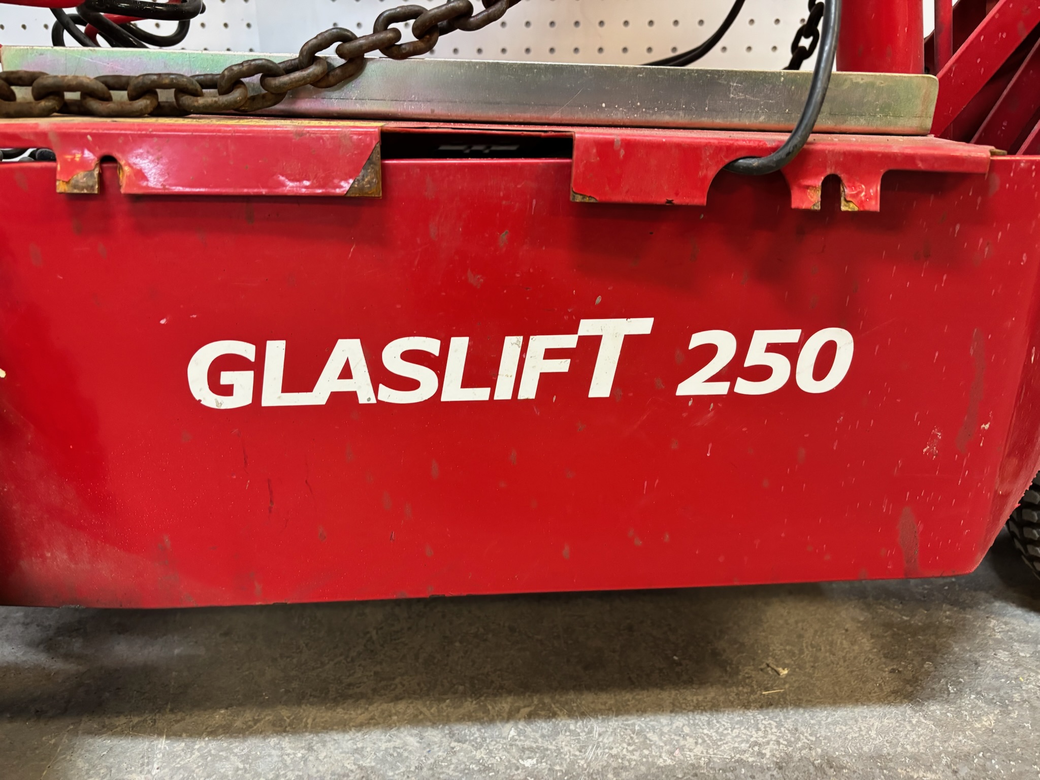 SELT / SOLD Glasslift 250 – Glerlyfta með sogskálum 11
