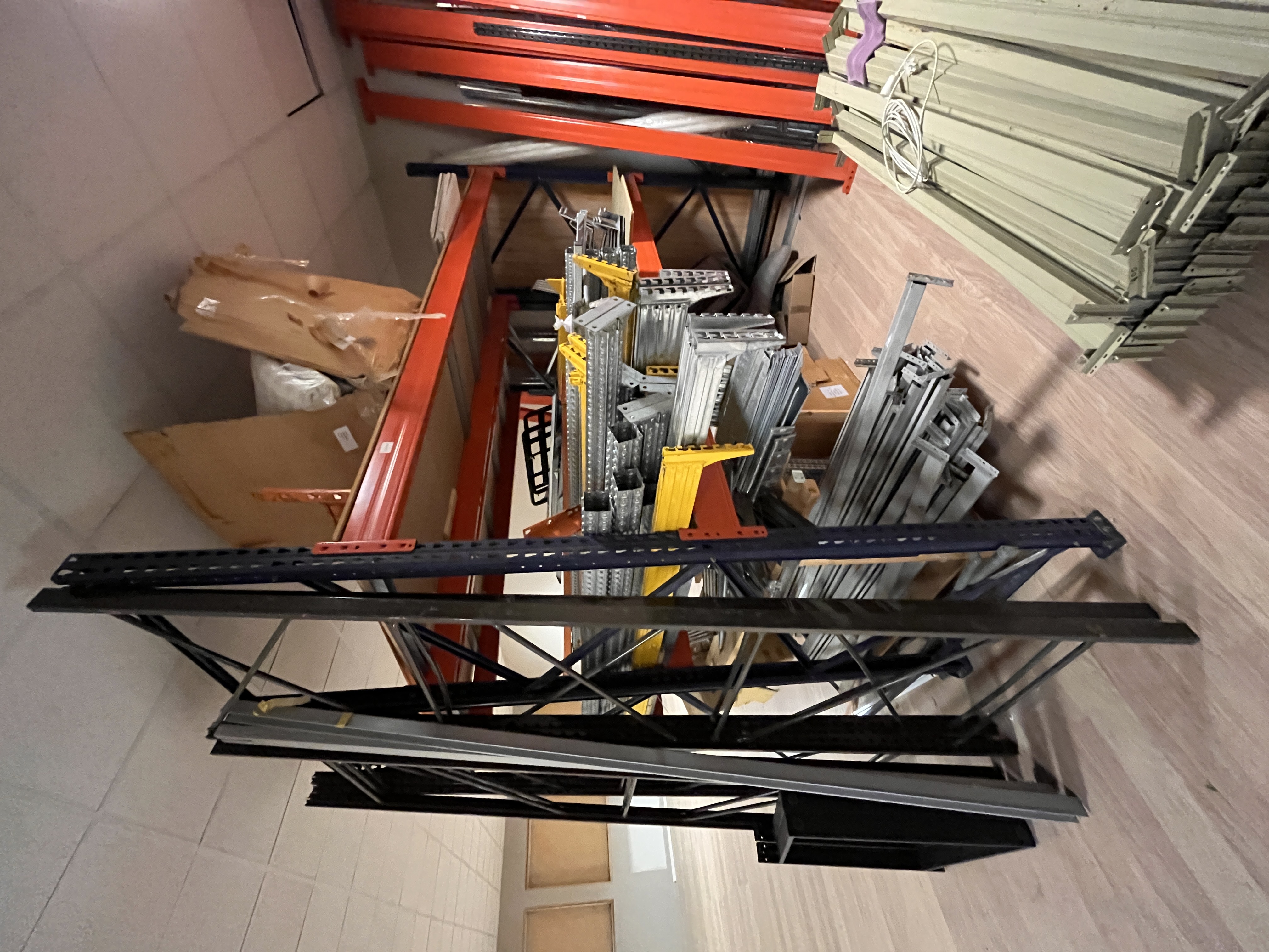 SELT / SOLD Brettarekkar, H340 B102,5 L339 sm. Pnr. 108