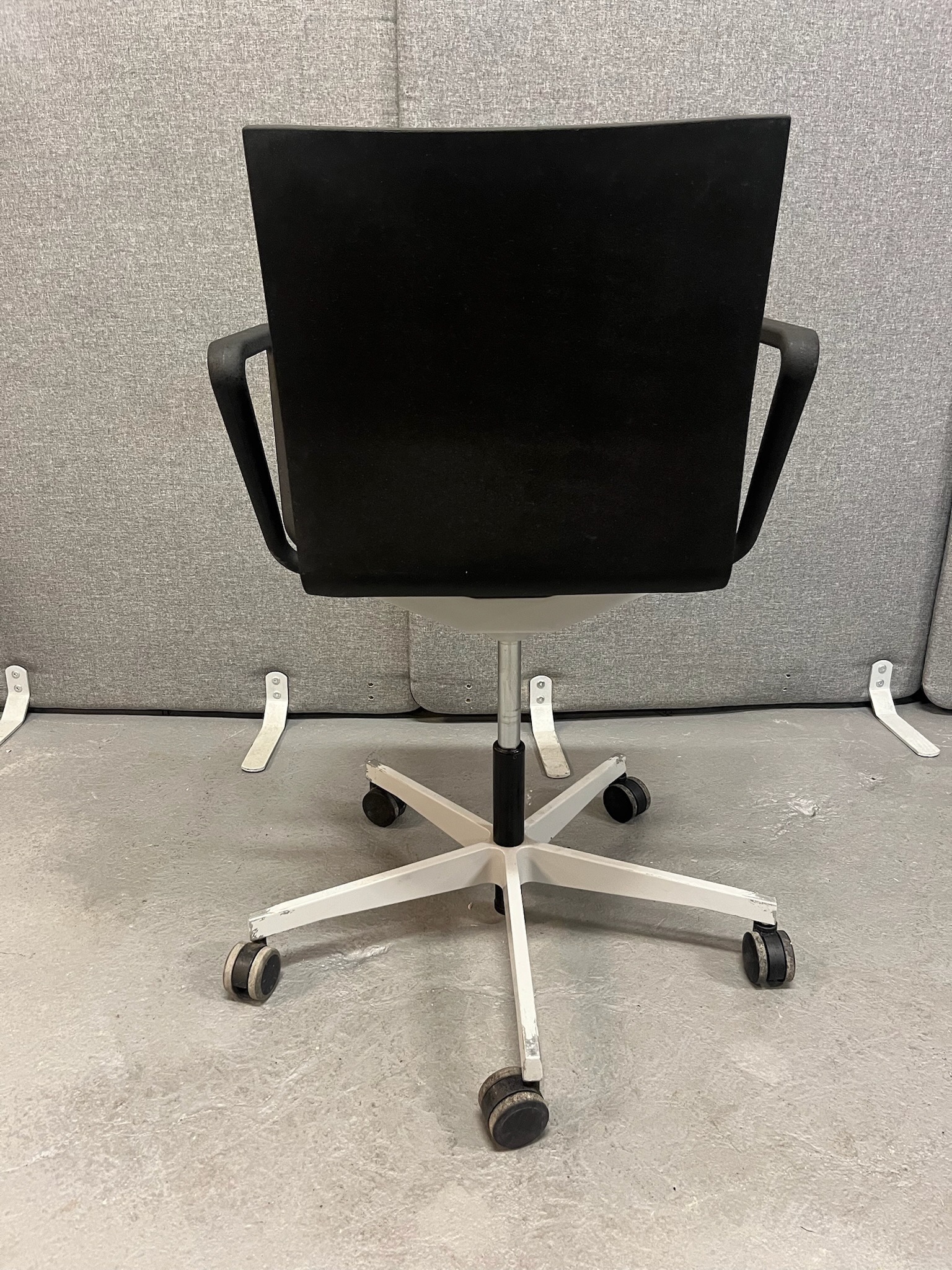 SELT / SOLD Vitra stóll frá Pennanum 3