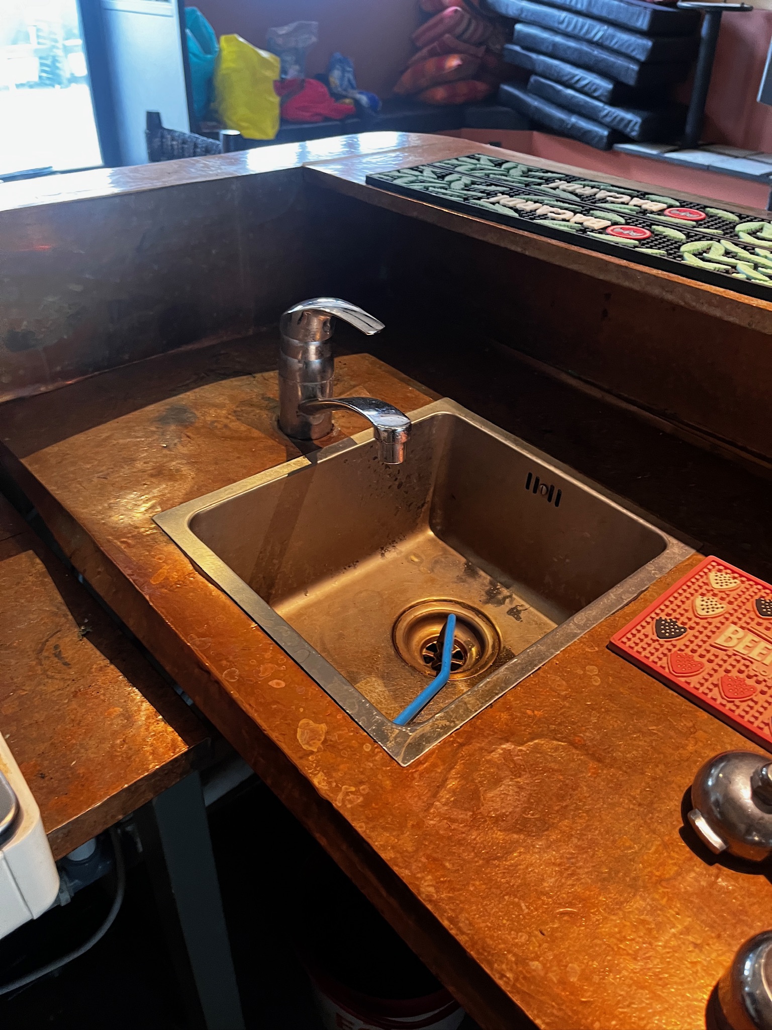SELT / SOLD Afgreiðsluborð / bar, B85 / 190 x D75 x H110 sm. 3