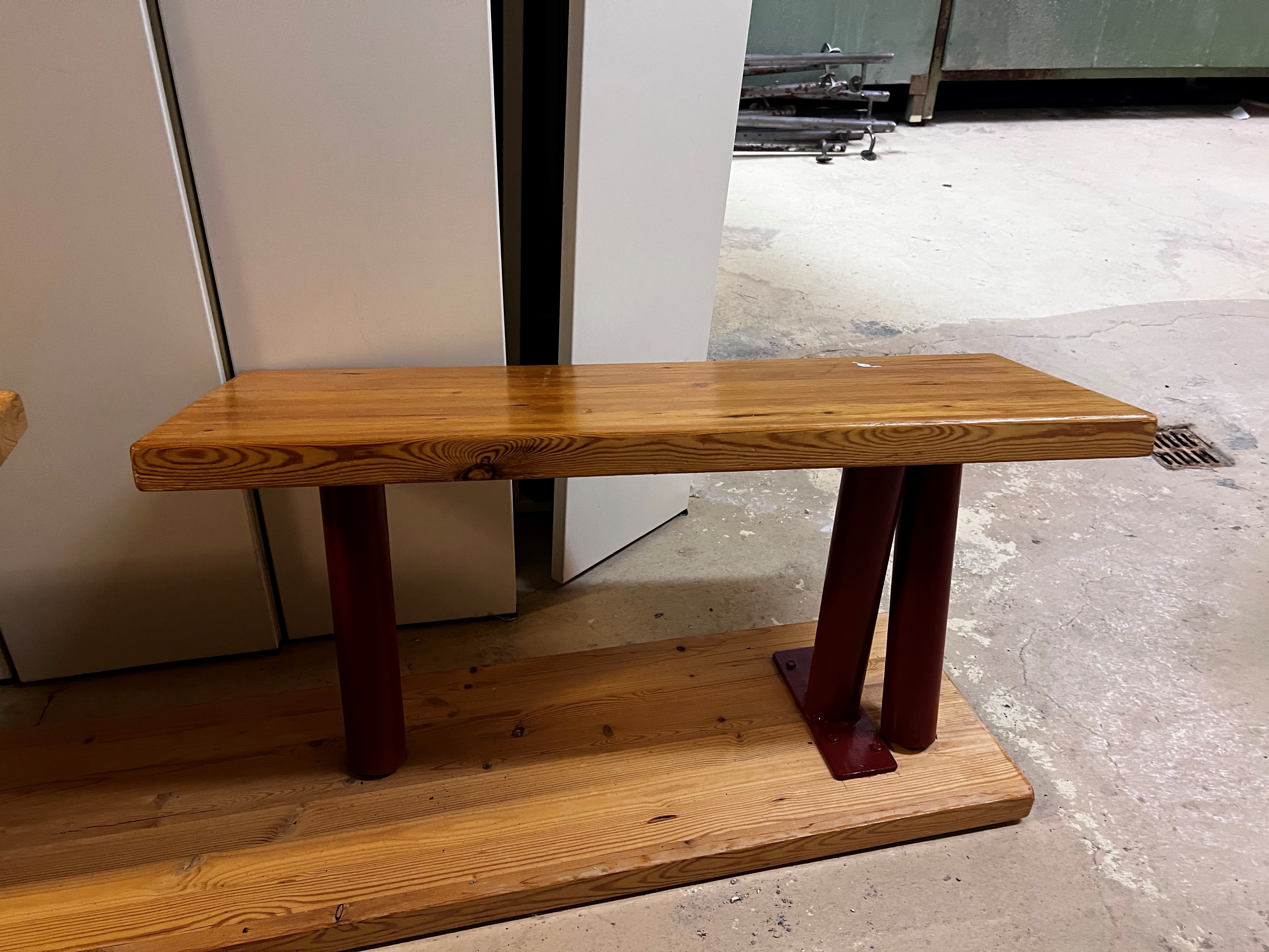 SELT / SOLD Bekkir fyrir veitingastaðinn - búningsklefann 4 stk.