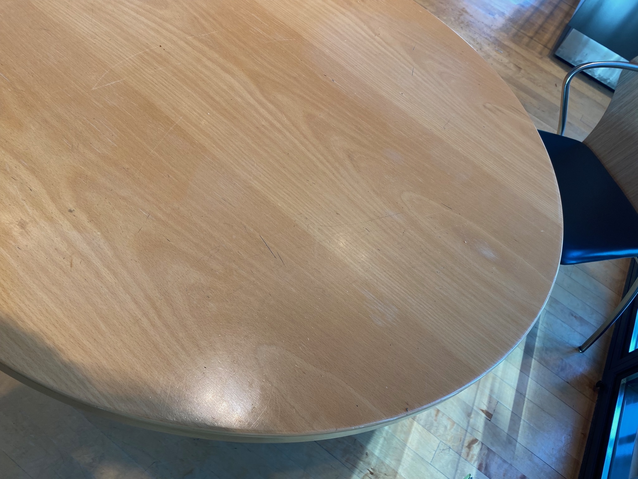 SELT / SOLD Hringborð, B95 x H74 sm. - Alþingi 4