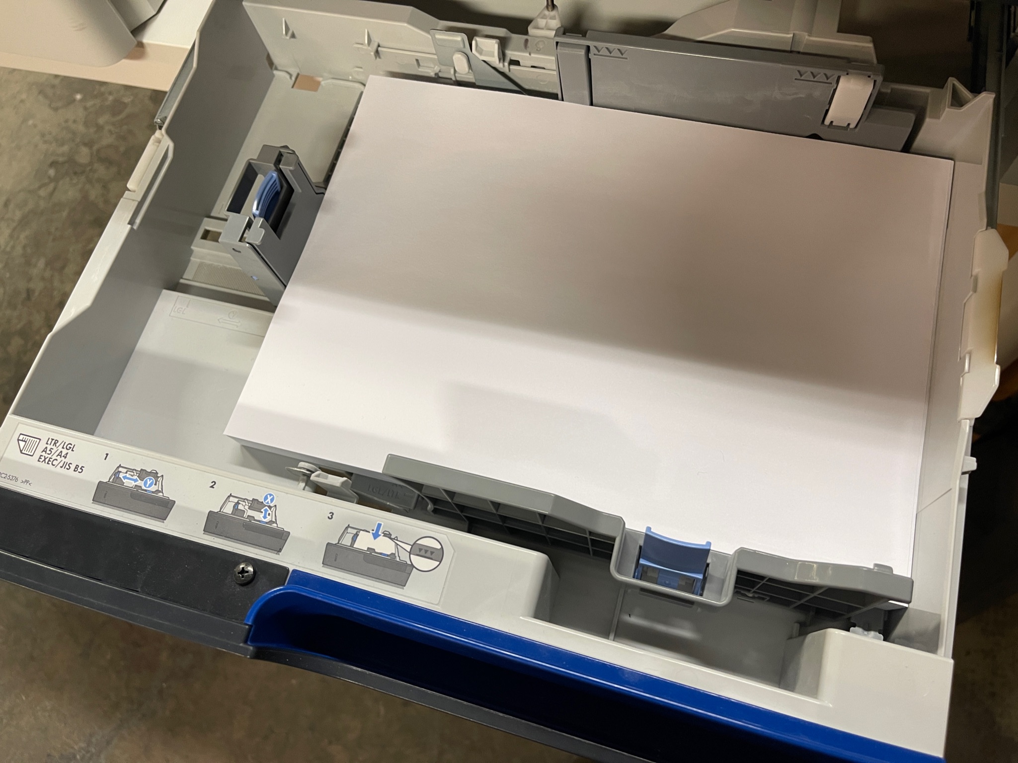 SELT / SOLD -HP Color LaserJet CP4025 5