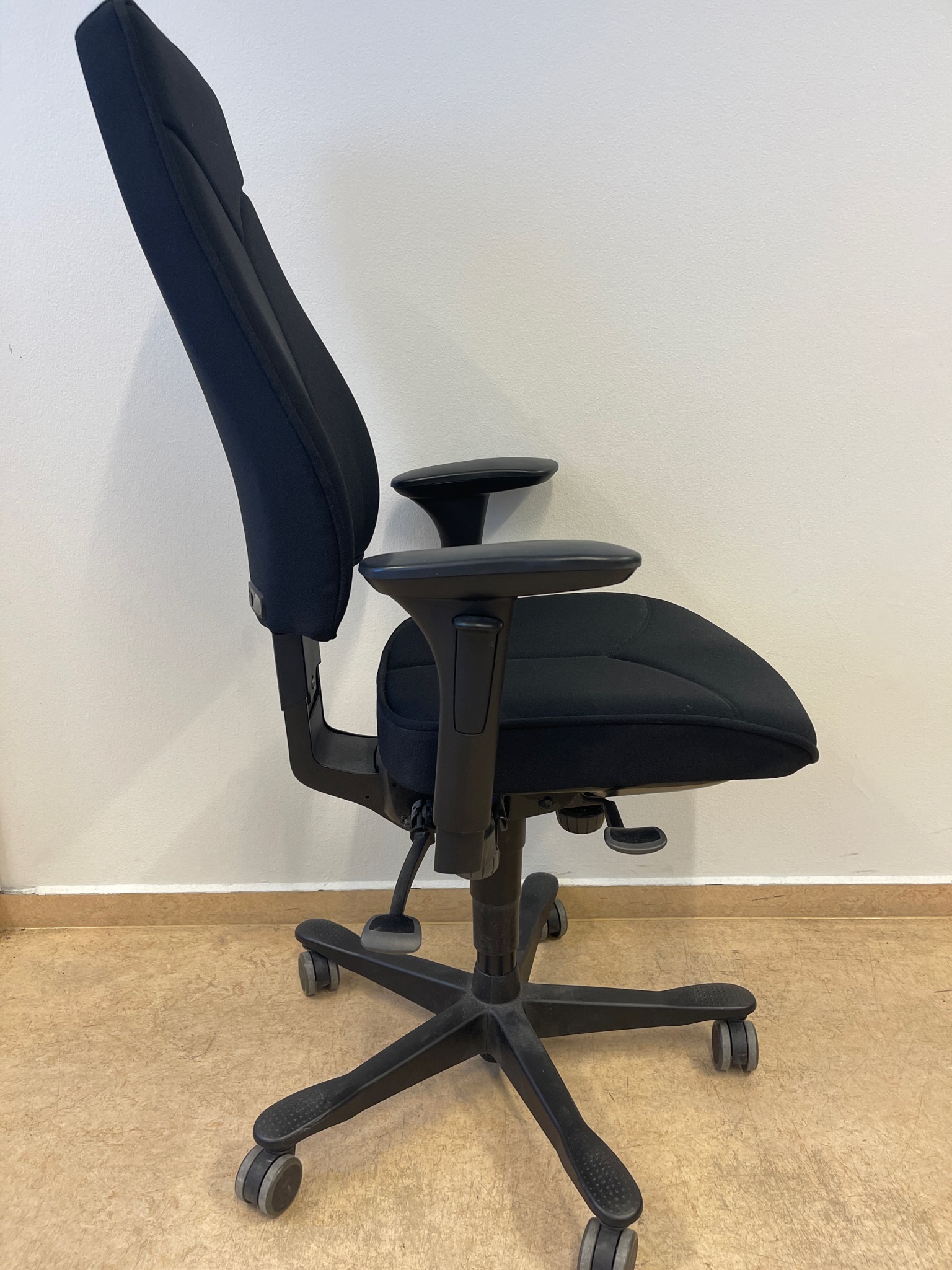 SELT / SOLD Kinnarps skrifstofustóll frá Pennanum (35 stk.) 2