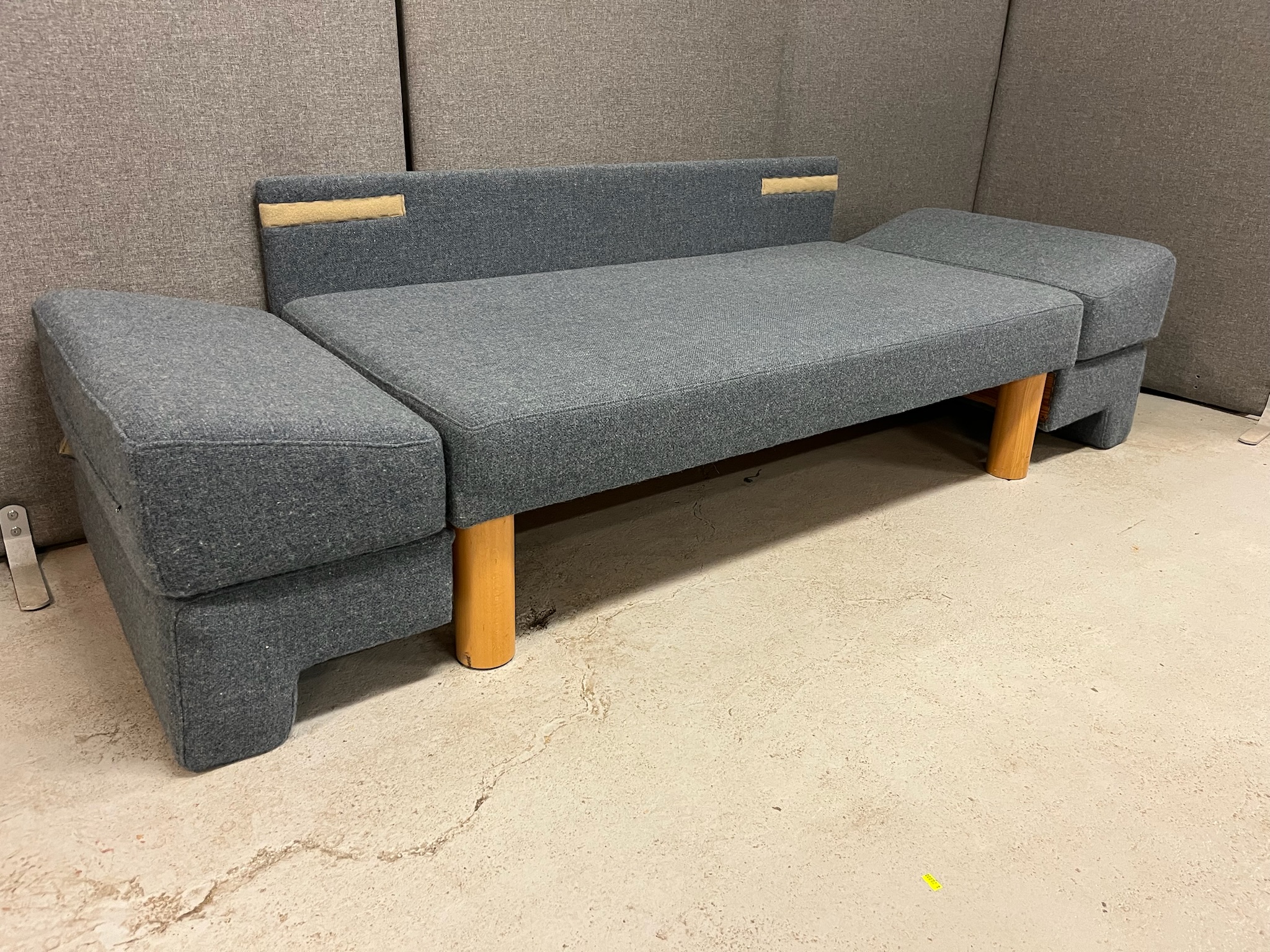 SELT / SOLD Ullarsófi / svefnsófi, B190/210 x D70 sm. - Alþingi 2
