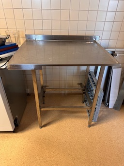 SELT / SOLD Stálborð, þurrkborð - B80 x D65 sm. 2