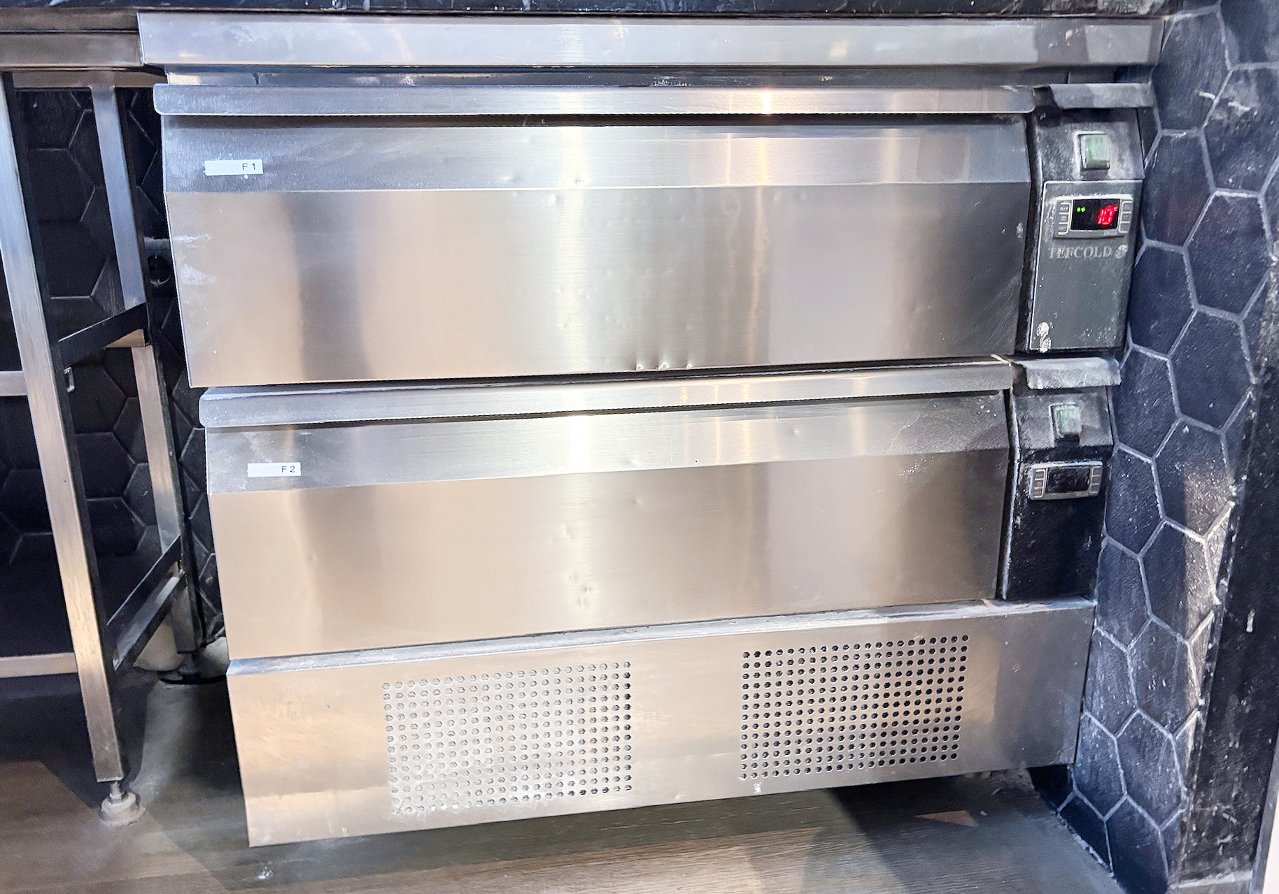 SELT / SOLD Tefcold undirborðskælir, H87 x B90 x D70 sm.